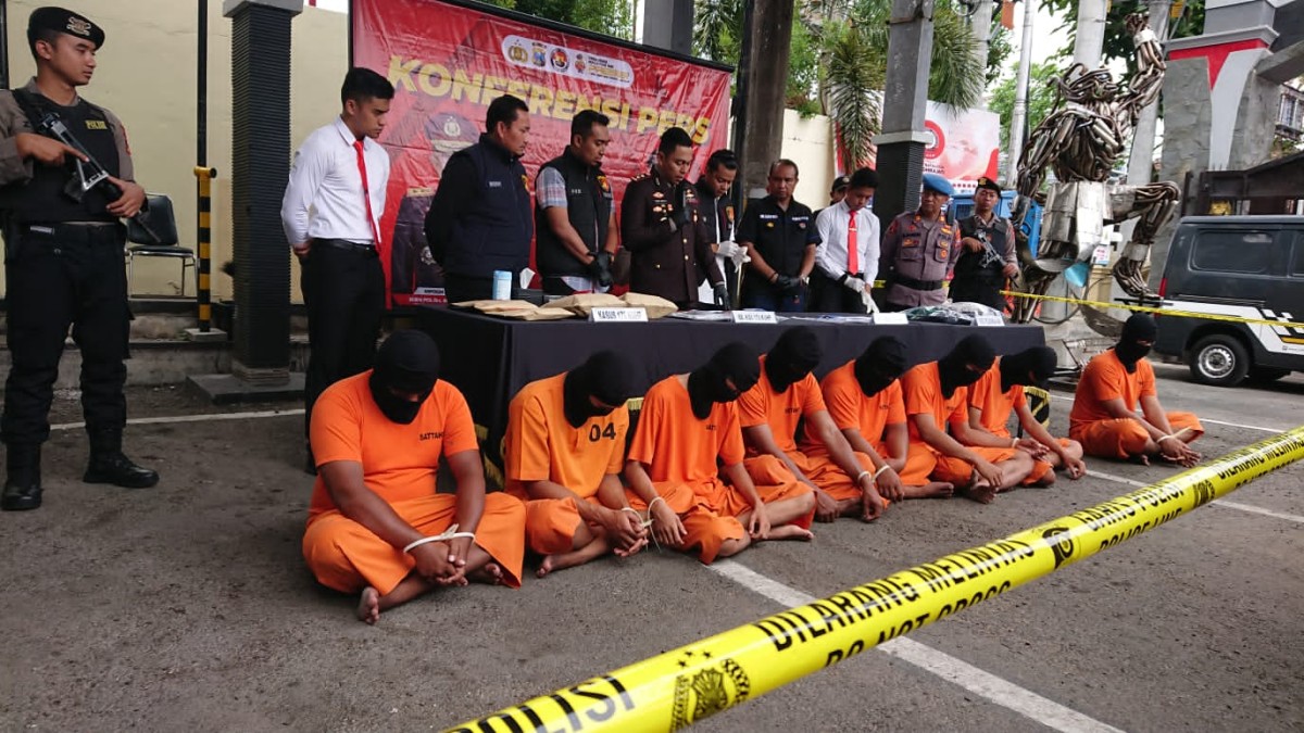 Tersangka saat dikeler Satreskrim Polres Tulungagung. (Foto: Bramanta Pamungkas/jatimnow.com)