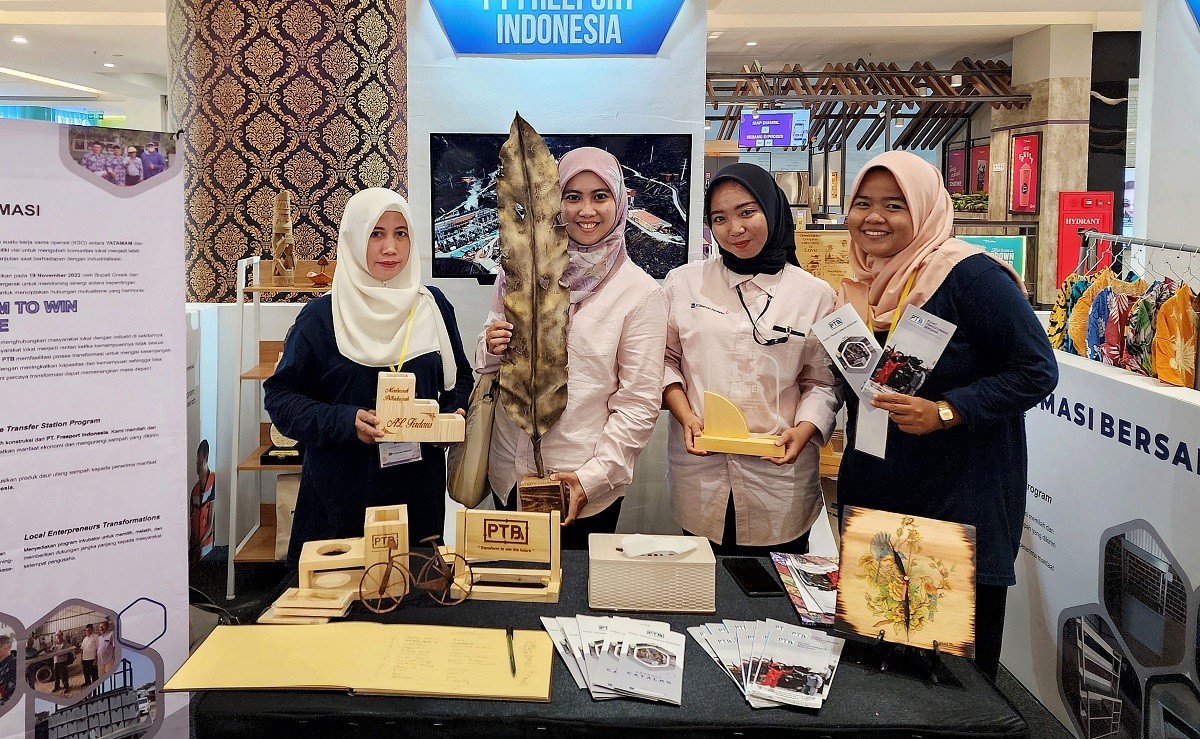 Stand binaan PTB di acara Pameran Investasi, Industri dan UMKM yang digelar di Gresmall Gresik (Foto: Dok PTFI for jatimnow.com)