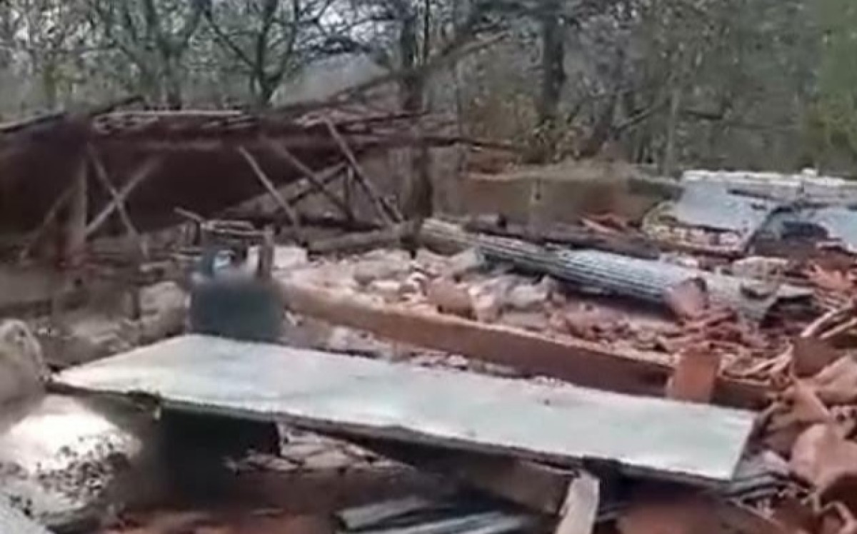 Bangunan yang rusak akibat puting beliung di Sampang. (Foto: Fathor Rahman/jatimnow.com)