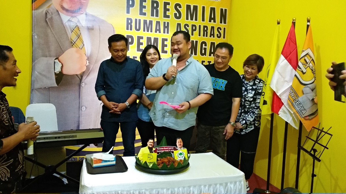 Peresmian rumah aspirasi pemenangan caleg DPRD kota Surabaya dari partai Golkar, Ferlix Prasetyo (Foto: Haryo Agus/jatimnow.com)