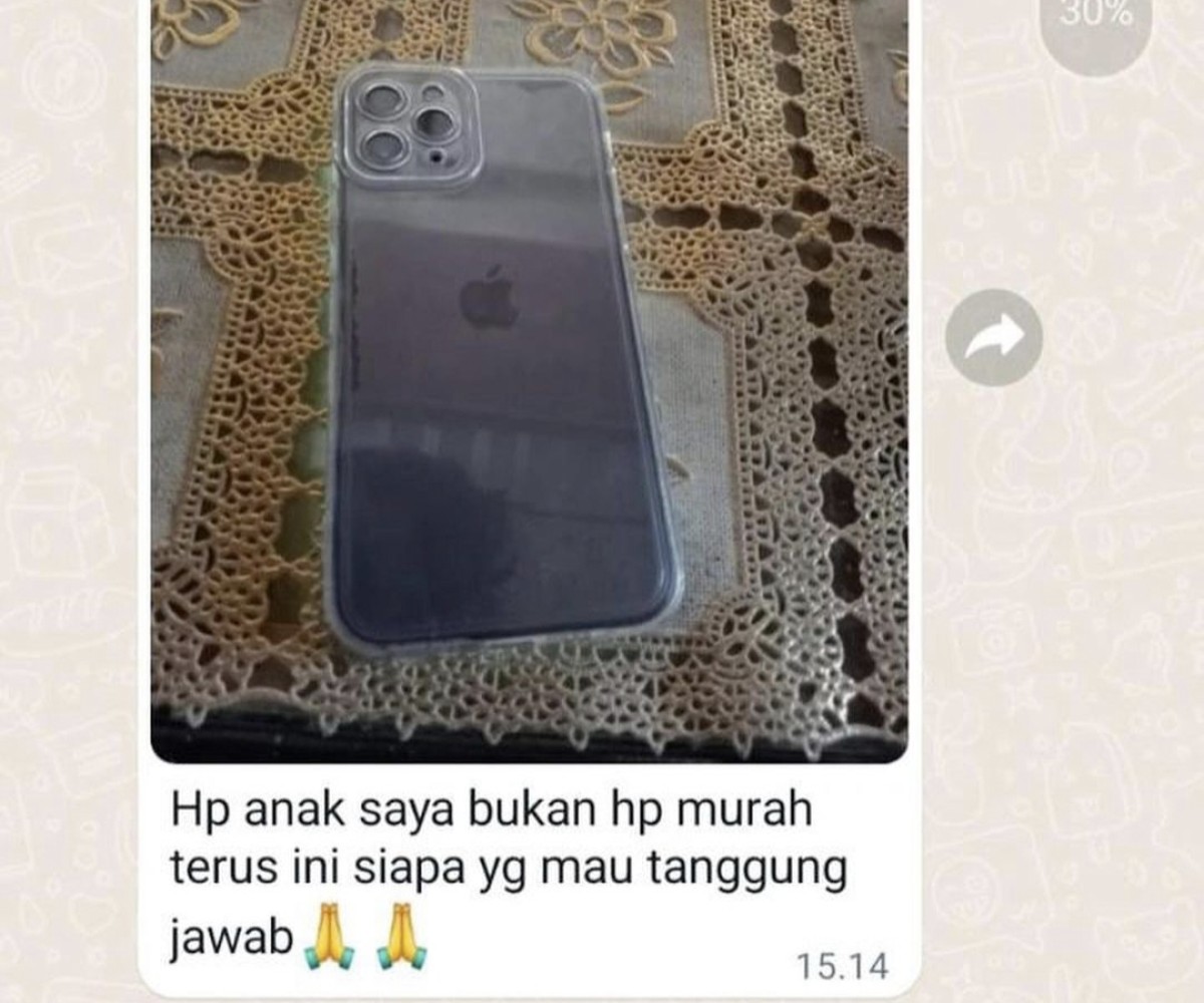 Puluhan HP Siswa SMP 1 Kedungadem Bojonegoro Disiram Air oleh Oknum Guru, Kok Bisa?