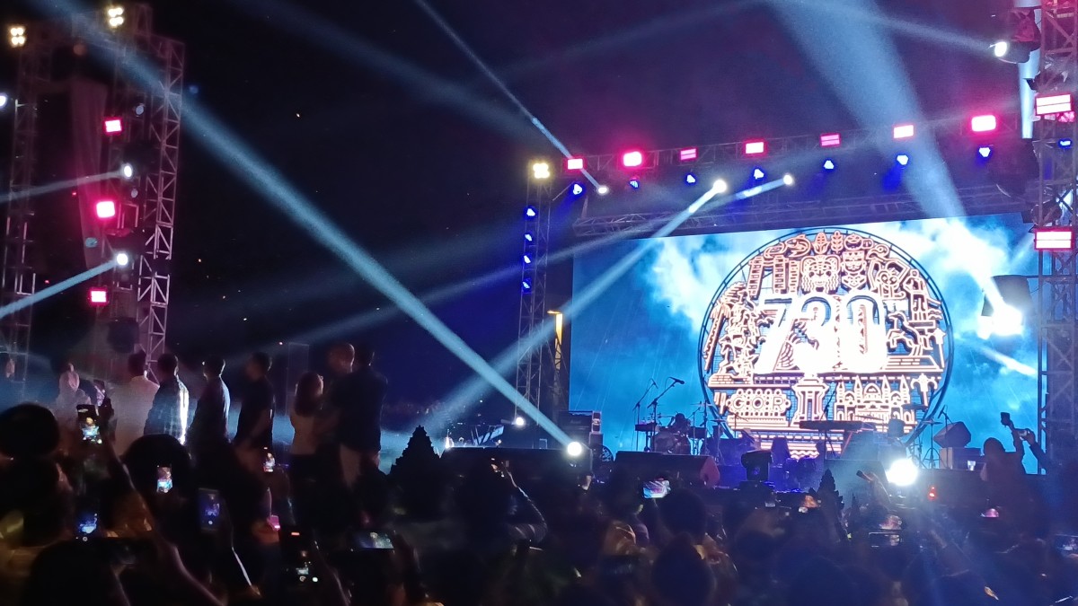 Suasana konser Denny Caknan di malam puncak peringatan hari jadi Kabupaten Tuban. (Foto: Misbahul Munir/jatimnow.com)
