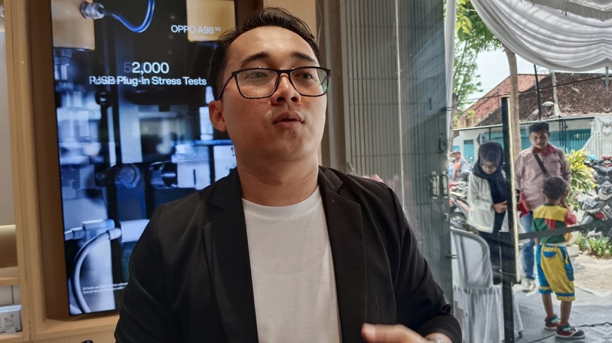 Regional Manager Oppo Bojonegoro, Tuban dan Ngawi Ahmad Ubaidah. (Foto: Misbahul Munir/jatimnow.com)