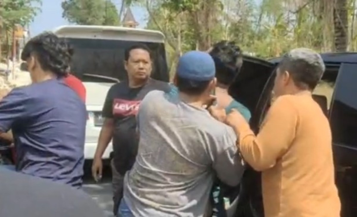 Pelaku saat diamankan. (Foto: Penyidik for jatimnow.com)
