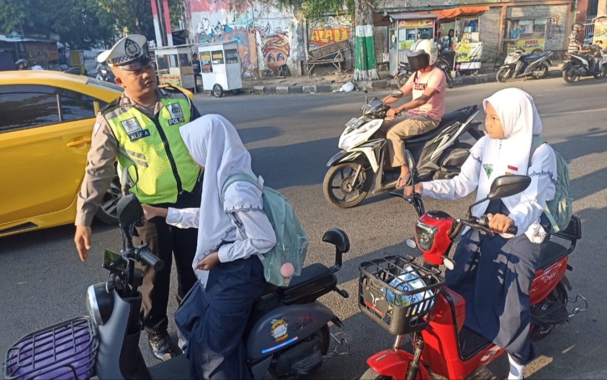 Ilustrasi. Pengendara sepeda listrik. (Foto: Fathor Rahman/jatimnow.com)