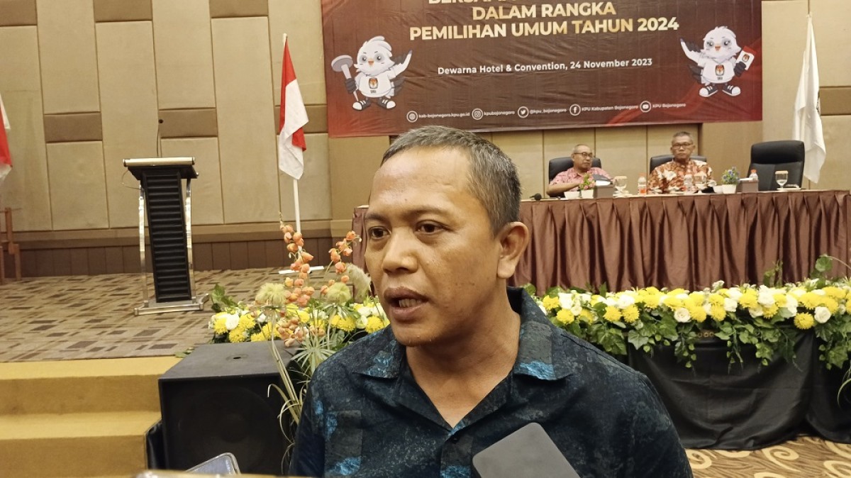Divisi Sosialisasi, Pendidikan Pemilih (Sosdiklih) Partisipasi Masyarakat (Parmas) dan SDM KPU Kabupaten Bojonegoro Mustofirin. (Foto: Foto: Misbahul Munir/jatimnow.com)