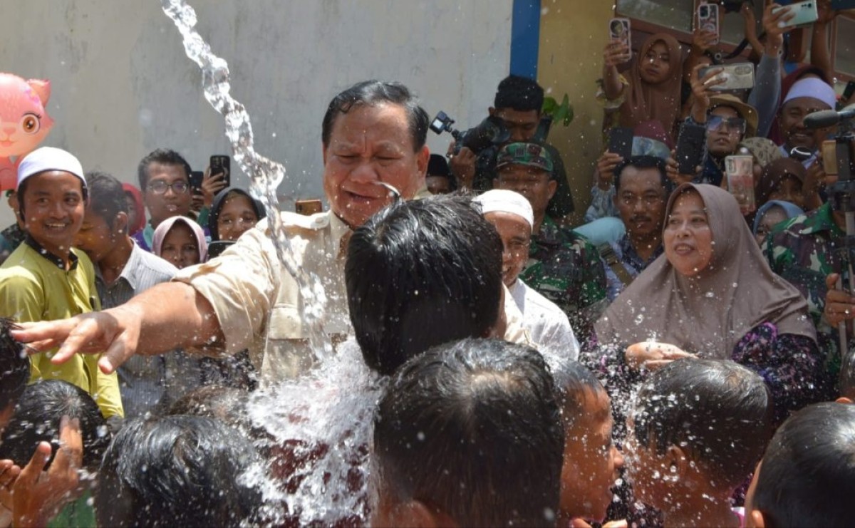 Menteri Pertahanan, Prabowo Subianto saat meresmikan 12 titik air di 5 kecamatan di Pamekasan. (Foto: Fathor Rahman/jatimnow.com)