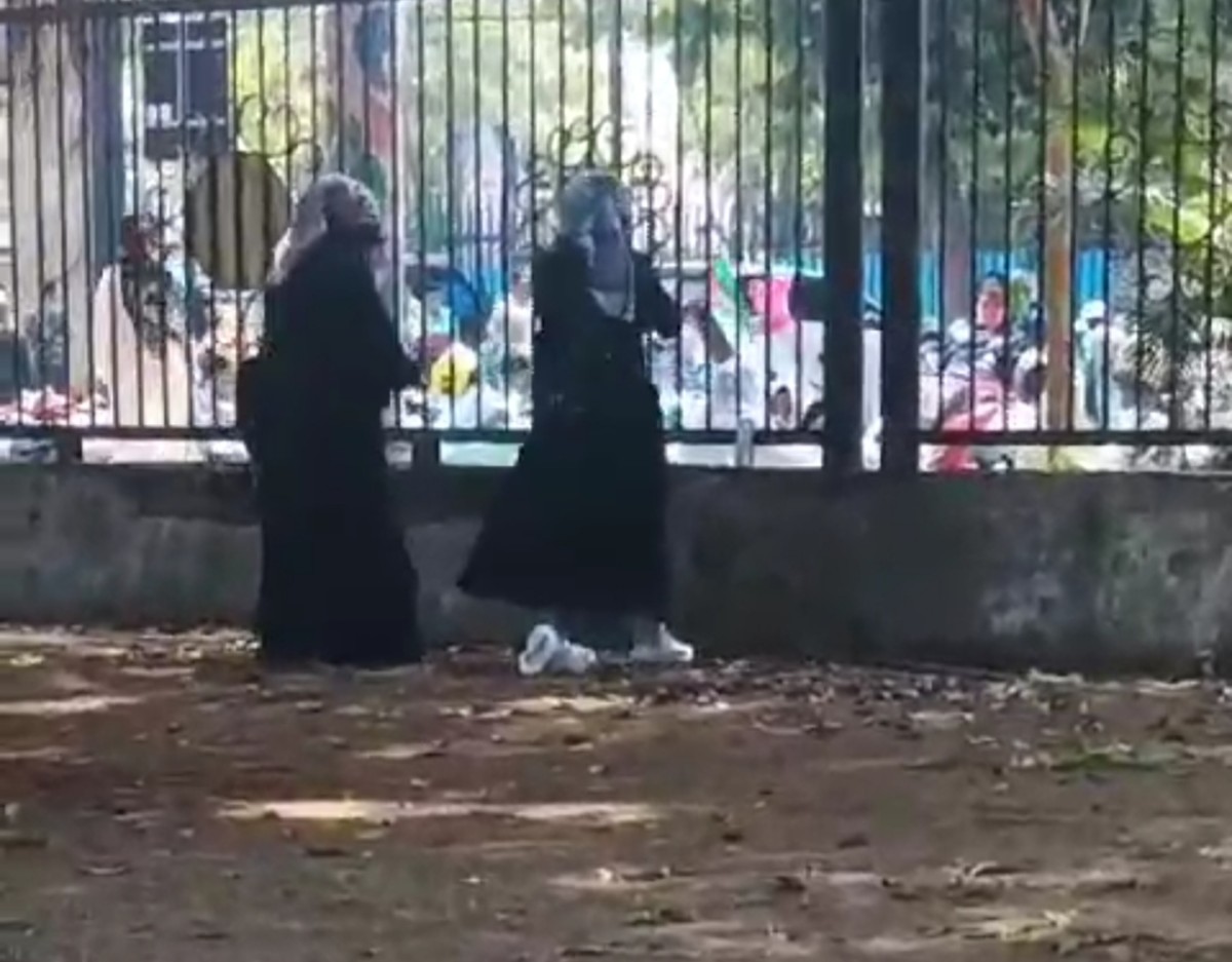 Video Viral, 2 Emak-emak Joget saat Ribuan Warga Berdoa Bela Palestina di Bangkalan