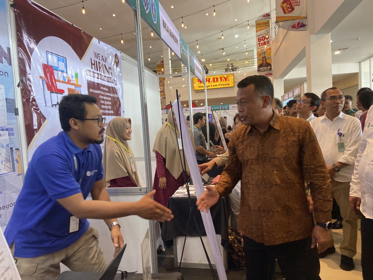 Bupati Ponorogo, Sugiri Sancoko saat berada di job fair  PCC. (Foto: Ahmad Fauzani/jatimnow.com)