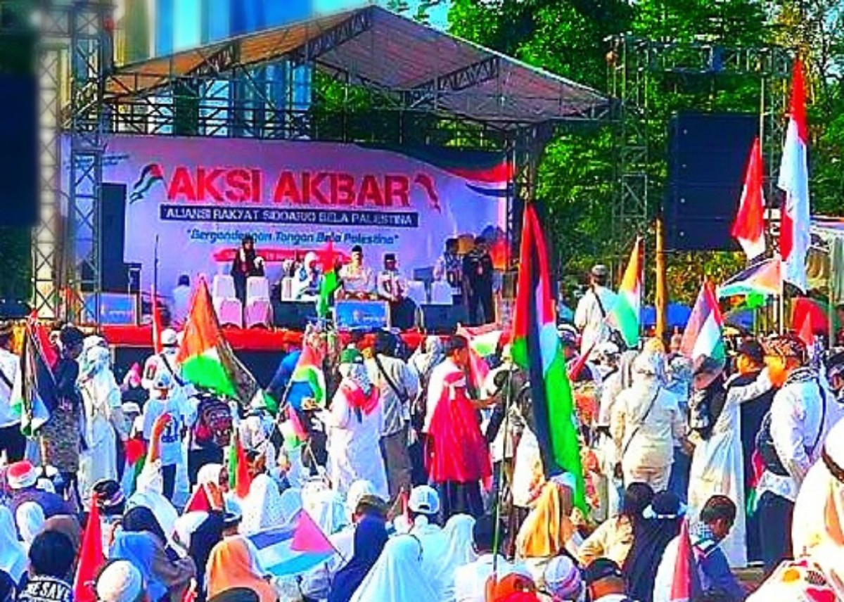 Aksi massa Aliansi Rakyat Sidoarjo Bela Palestina. (Foto: Ahaddiini HM for jatimnow.com).