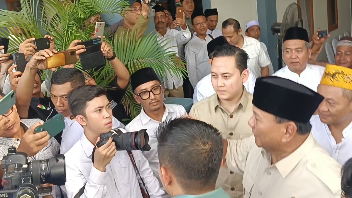Capres Prabowo Subianto usai berkunjung ke Ponpes Langitan Tuban (Misbahul Munir/jatimnow.com)
