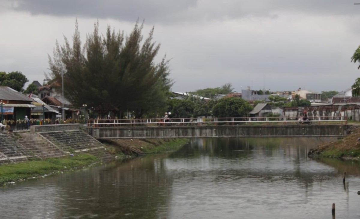 Salah satu sungai yang tercemar di Tulungagung. (Foto: Bramanta Pamungkas/jatimnow.com)