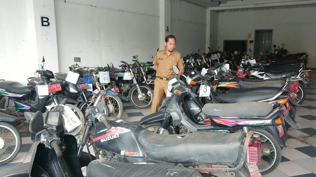 Kondisi kendaraan yang akan dilelang Pemkab Tulungagung. (Foto-foto: Bramanta Pamungkas/jatimnow.com)