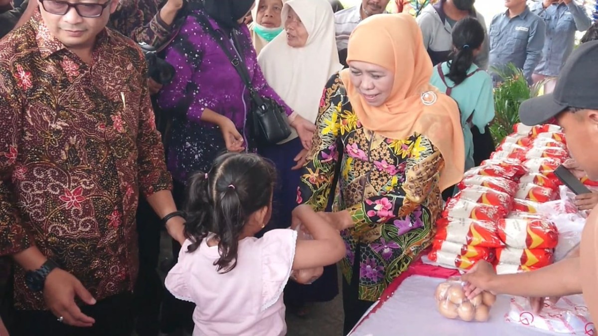 Gubernur Jawa Timur, Khofifah Indar Parawansa saat berkunjung ke Tulungagung. (Foto: Bramanta Pamungkas/jatimnow.com)