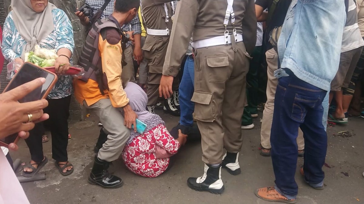Rela Jatuh Terinjak Demi Rebutan Tumpeng Peringatan Hari Jadi Tulungagung