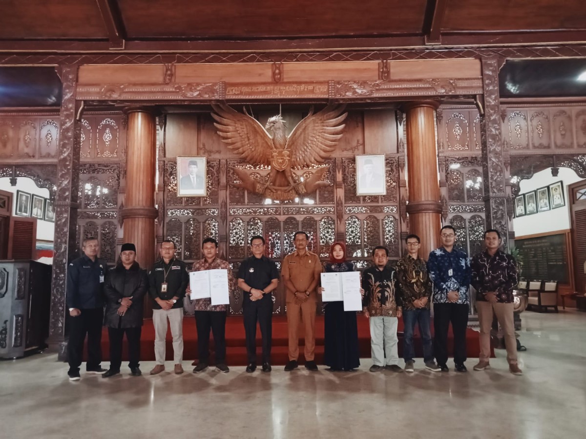 Penandatangan NPHD Pemkab Tulungagung dengan KPU dan Bawaslu. (Foto: Bramanta Pamungkas/jatimnow.com)