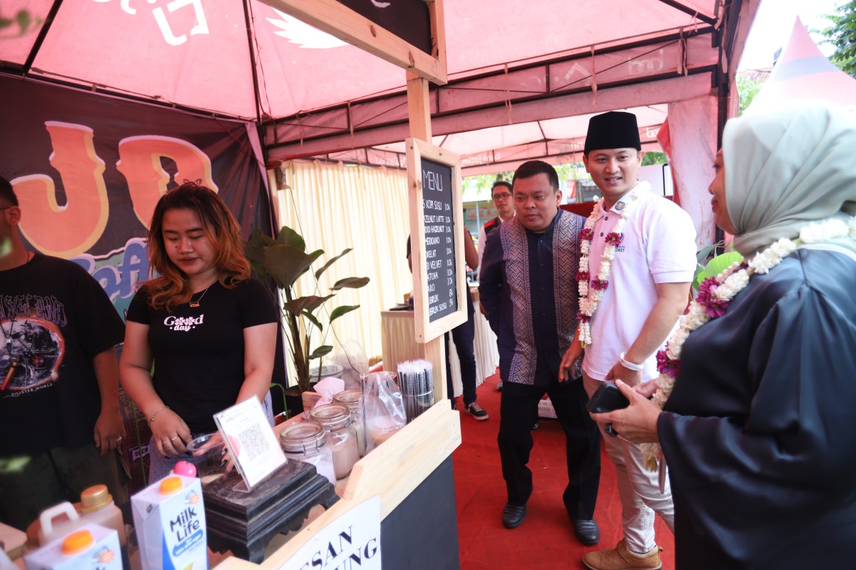 Bupati Trenggalek Mochamad Nur Arifin saat meluncurkan program Kartu Kredit Pemerintah Daerah. (Foto: Prokopim Trenggalek)