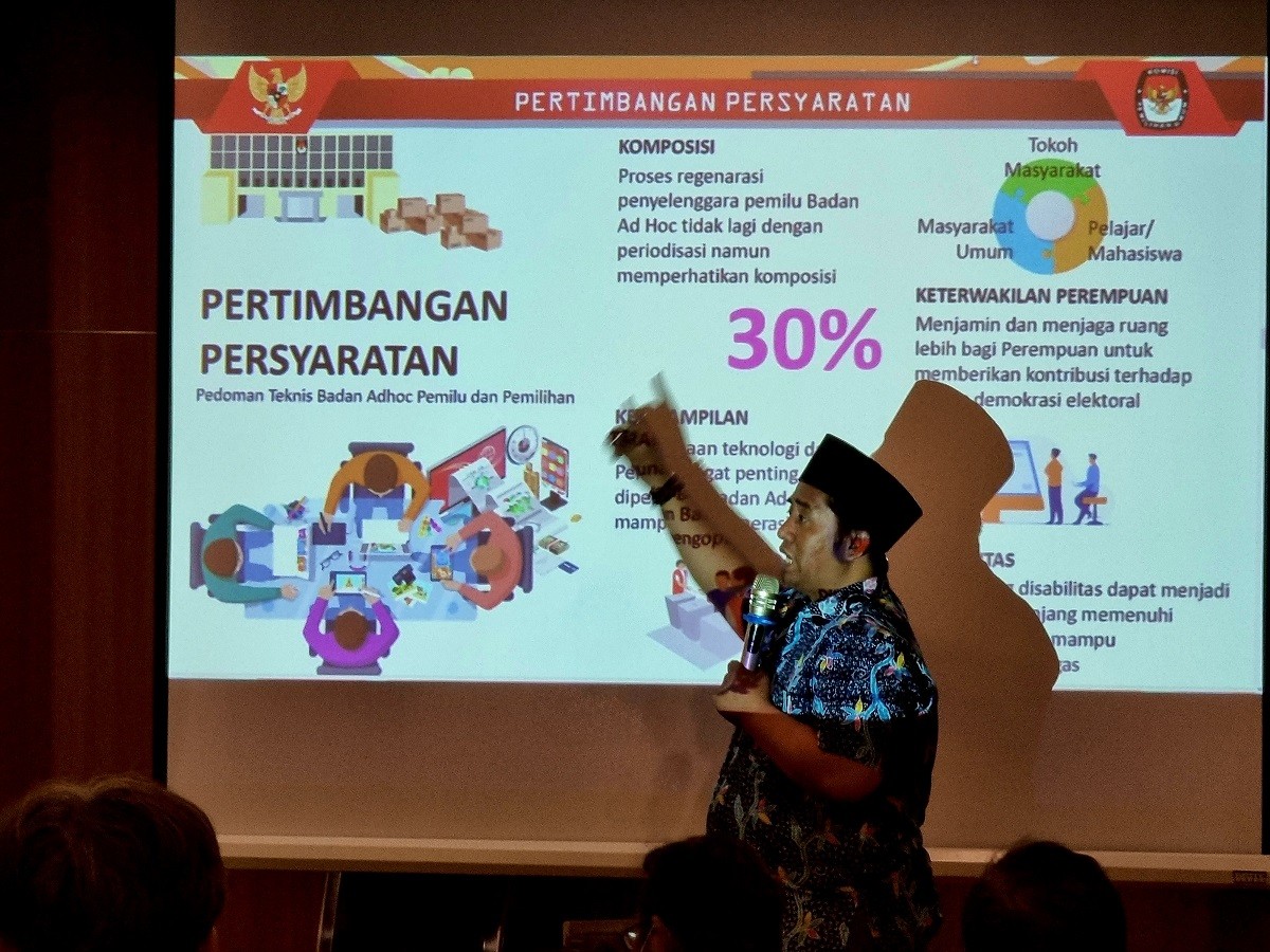 Komisioner KPU Surabaya Divisi Sosialisasi, Pendidikan Pemilih, Partisipasi Masyarakat, dan SDM Subairi. (Foto: Ni'am Kurniawan/jatimnow.com)
