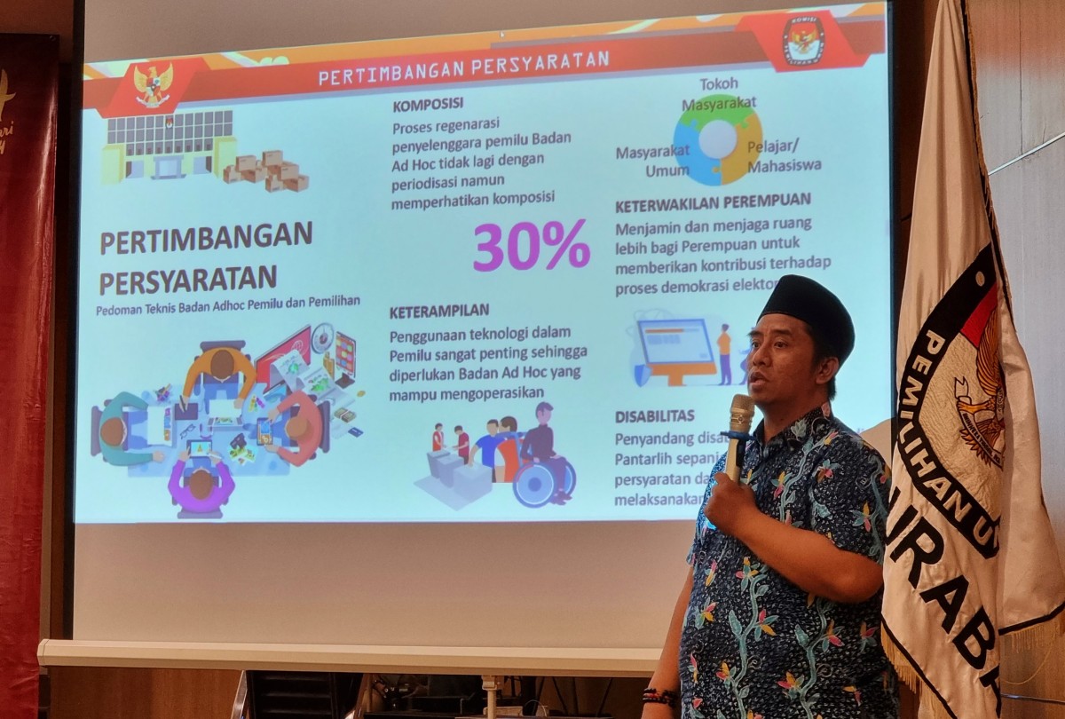 Komisioner KPU Surabaya Divisi Sosialisasi, Pendidikan Pemilih, Partisipasi Masyarakat, dan SDM, Subairi (foto: Ni'am Kurniawan/jatimnow.com)