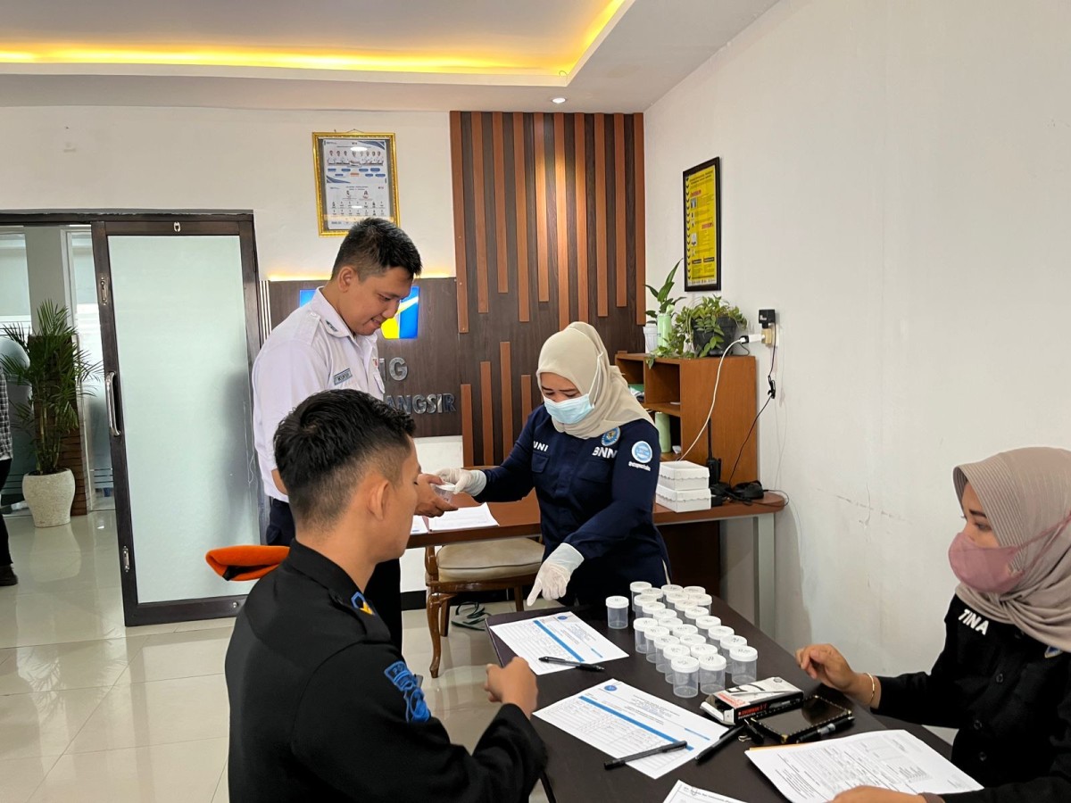 Pastikan Keselamatan Penumpang, Masinis dan Kru KA di Madiun Jalani Tes Narkoba