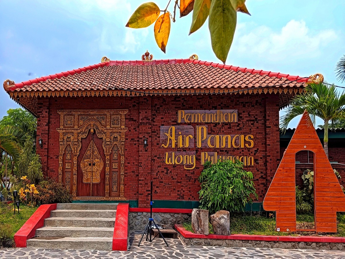 Sumber air panas Kepulungan di Dusun Gondang, Desa Kepulungan, Kecamatan Gempol, Kabupaten Pasuruan. (Foto: Ahaddiini HM for jatimnow.com)