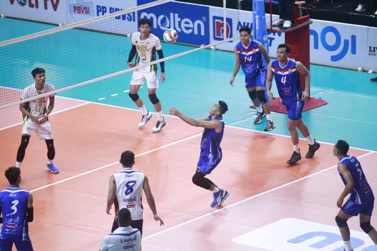 Laga LavAni melawan BIN Pasundan di GOR Jayabaya. (Foto: Tim Livoli 2023/jatimnow.com)