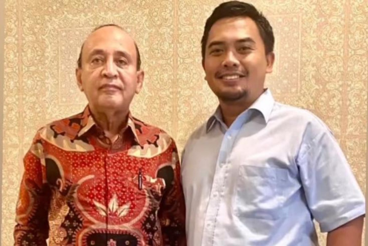 Hendri Sepriyadi bersama Mantan Menteri Keuangan Dr. Fuad Bawazier. (Foto : Hendri Sepriyadi/jatimnow.com)