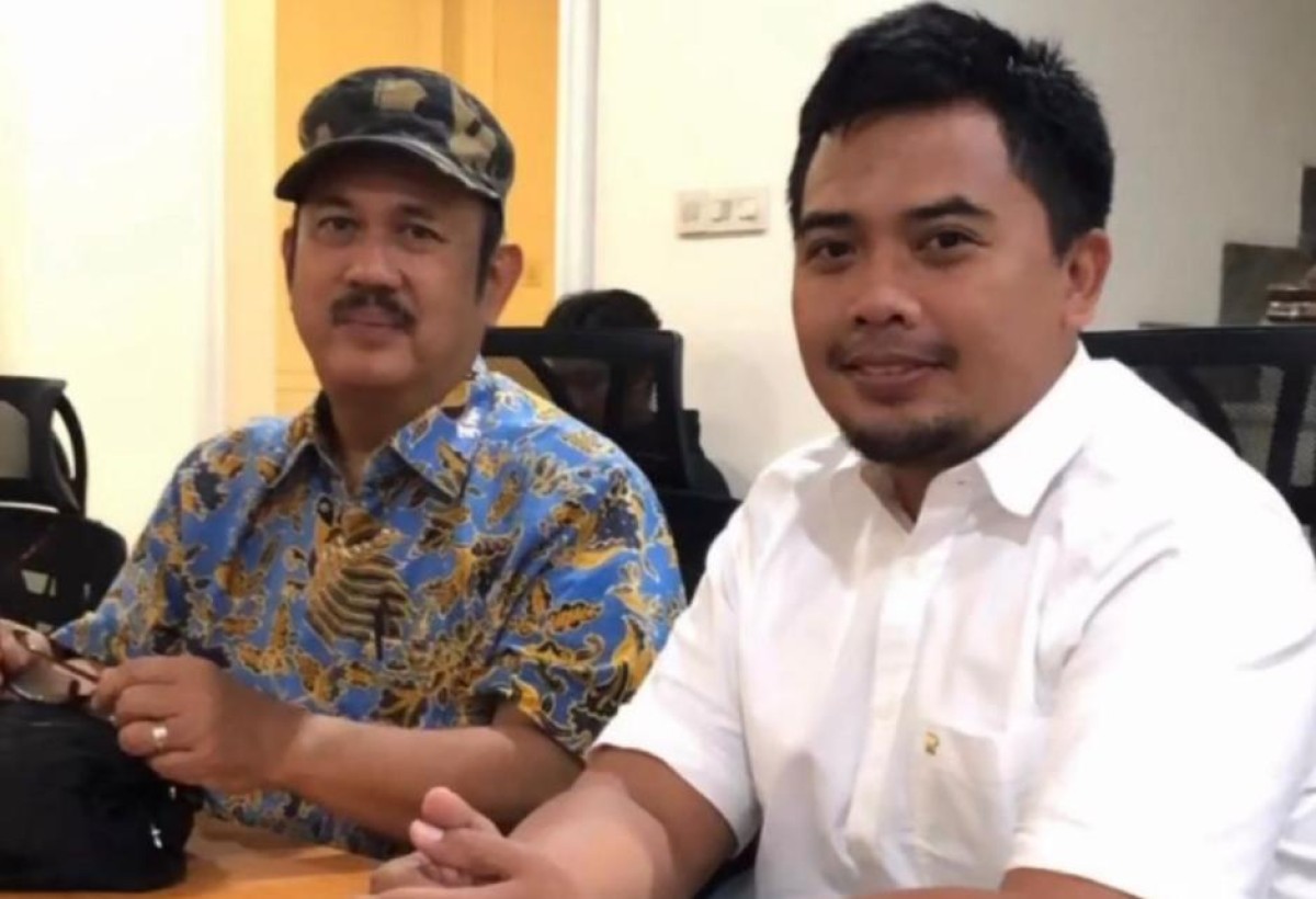 Hendri Sepriyadi (kanan) saat bertemu Prof Rachmat Prambudi. (Foto: Hendri/jatimnow.com)