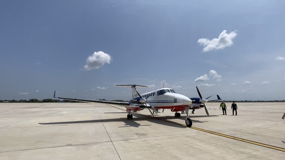 Pesawat King Air 350 mendarat di Bandara Dhoho Kediri sebagai uji kalibrasi. (Foto: Yanuar Dedy/jatimnow.com)