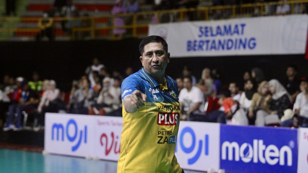 Pelatih Petrokimia Gresik Pupuk Indonesia Pedro Lilipaly. (Foto: Tim Livoli 2023/jatimnow.com)