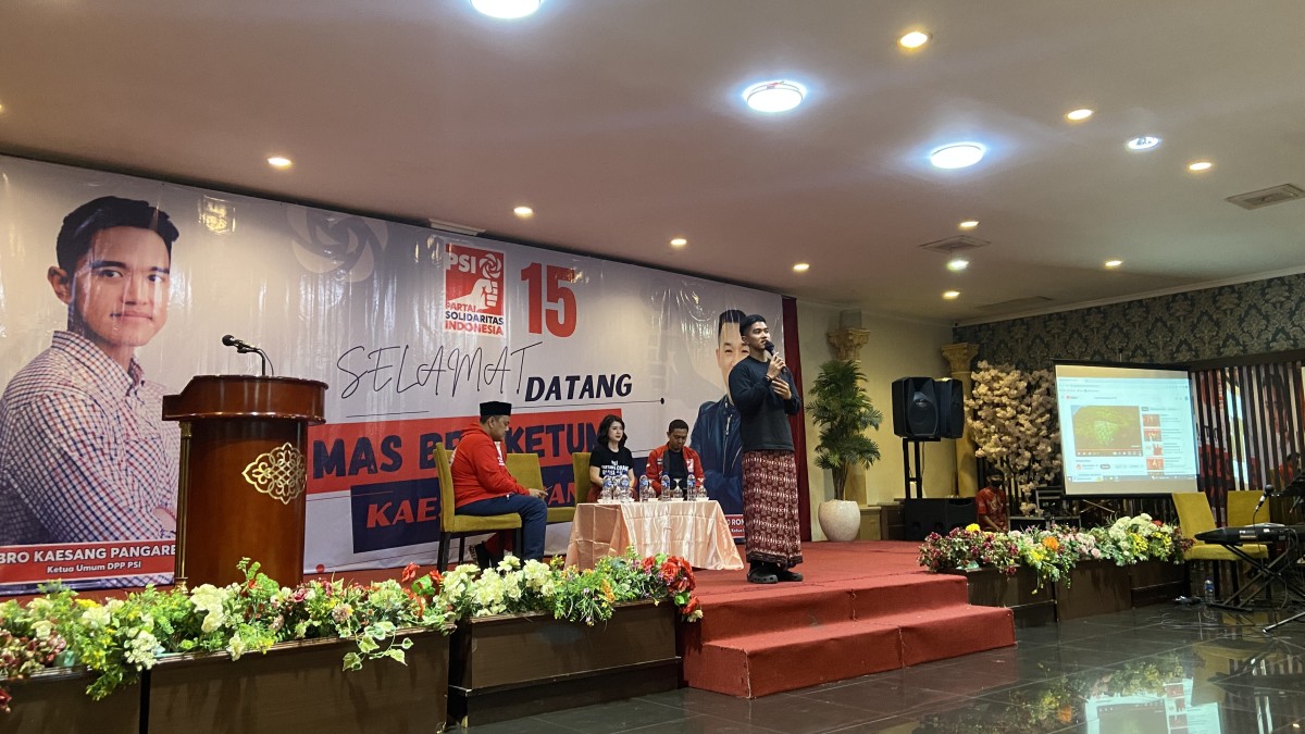 Ketua Umum Partai Solidaritas Indonesia (PSI) Kaesang Pangarep saat bertemu kader dan masyarakat. (Foto: Yanuar Dedy/jatimnow.com)