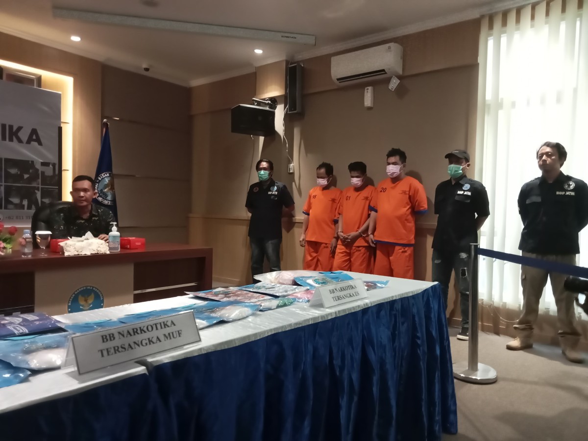 Pres rilis pemusnahan sabu di kantor BNNP Jatim. (Foto: Haryo Agus/jatimnow.com)