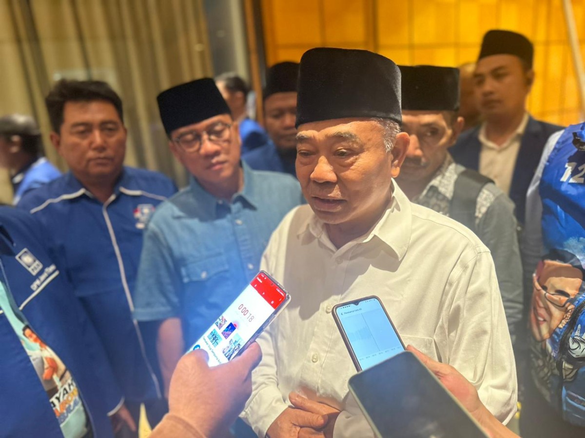 Kiai Asep Sebut Khofifah-Emil Layak Maju di Pilgub Jatim 2024