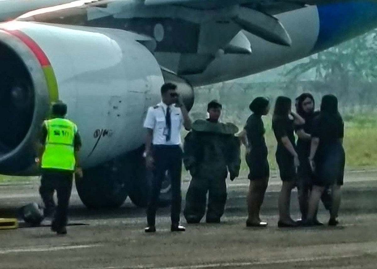 Pesawat Pelita Air Bus A-320-200 nomer penerbangan I-P 205 dengan rute Surabaya-Jakarta yang mengalami delay karena isu bom.. (Ahaddiini HM/jatimnow.com).