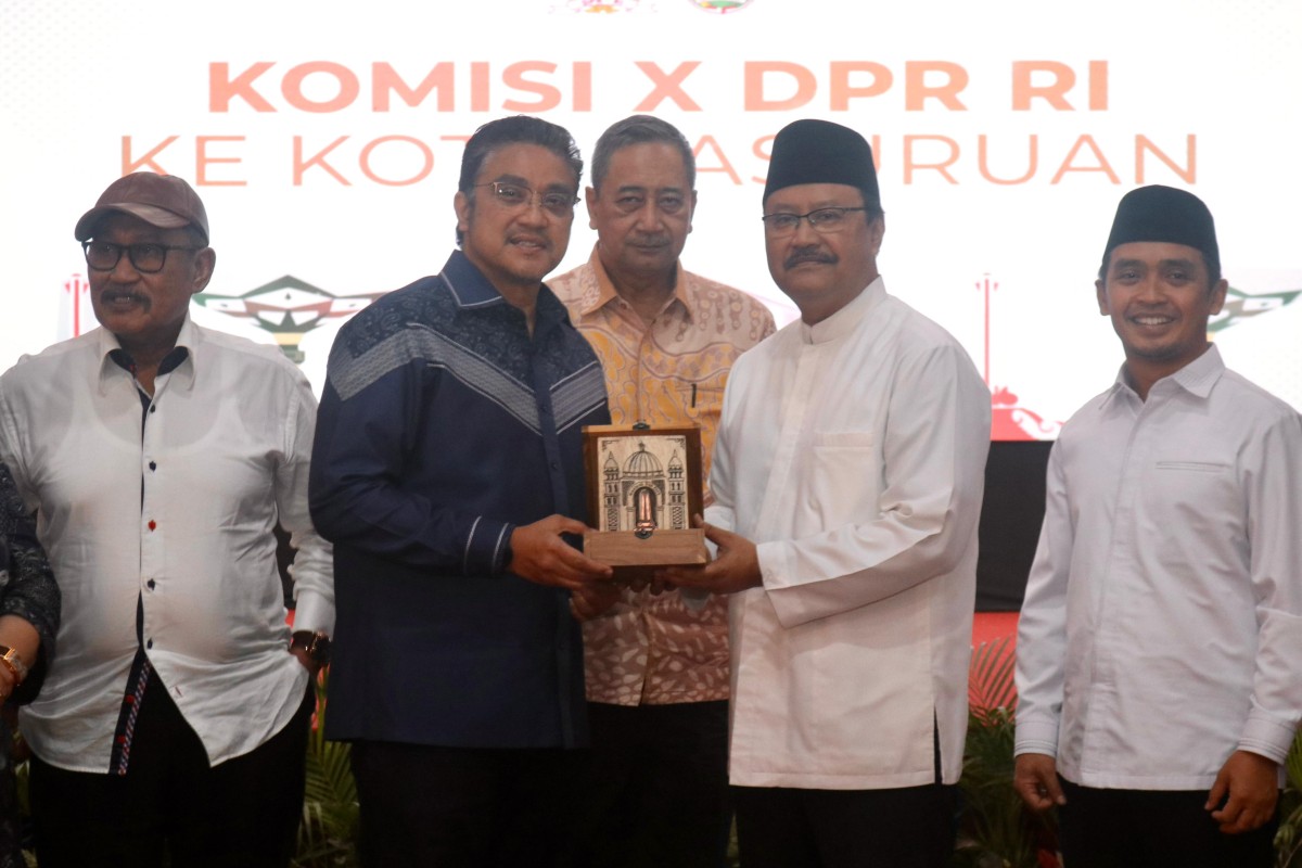 Wali Kota Pasuruan, Saifullah Yusuf menerima kunjungan kerja Deddy Yusuf dari DPR RI Komisi X . (Foto: Humas Pemkot Pasuruan)
