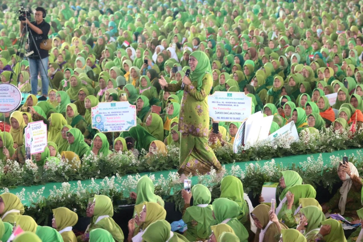 Ketum Muslimat NU Khofifah Indar Parawansa di hadapan para anggota Muslimat NU di Jatim Expo, Surabaya. (Foto: Ni'am Kurniawan/jatimnow.com)