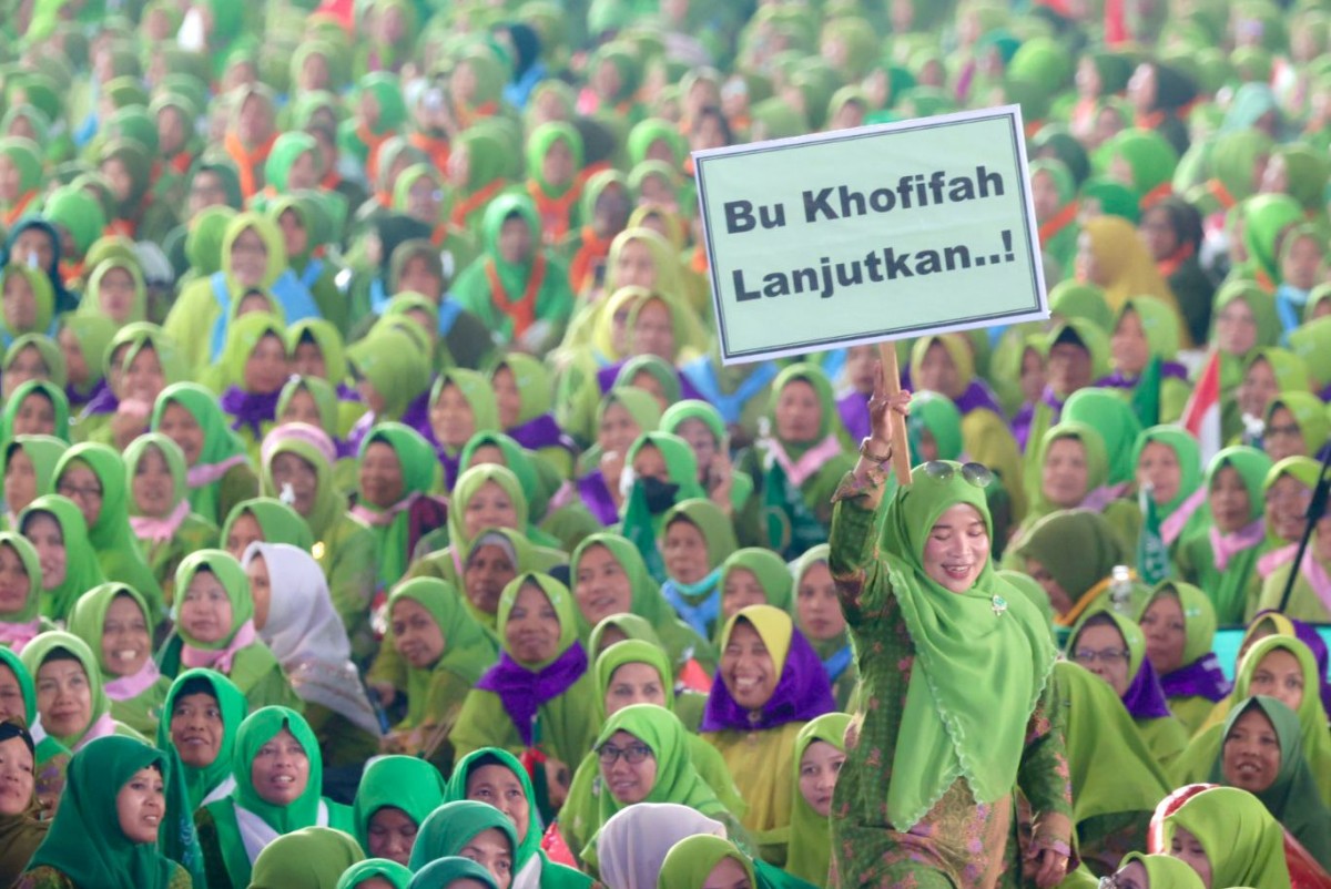 Ribuan jamaah Muslimat NU, yang hadir dalam acara Dzikir, Sholawat dan Doa Bersama. (Foto: Trisnadi for jatimnow.com