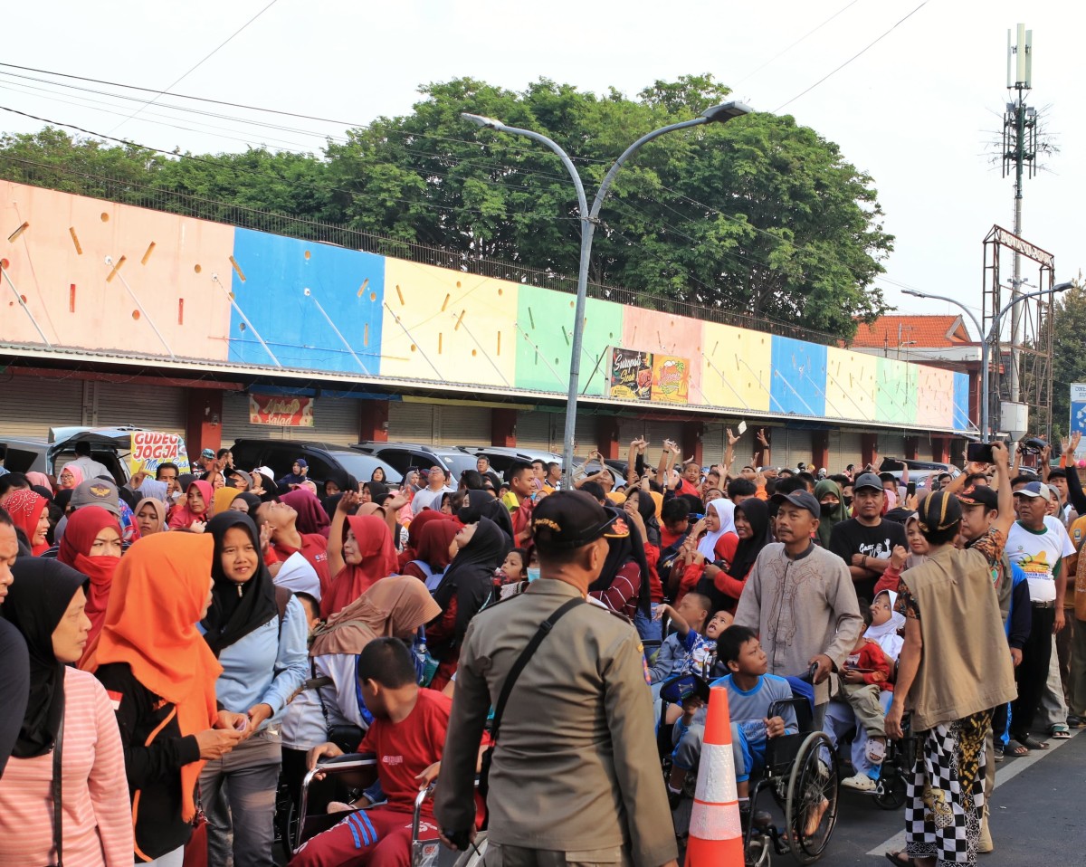 Jalan sehat dan pawai mobil hias meriahkan Hari Disabilitas Internasional di Kota Pasuruan. (Foto-foto: Humas Pemkot Pasuruan)
