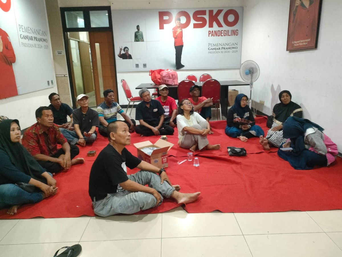 Nobar Debat Capres di Posko-posko PDIP Surabaya, Ganjar Pranowo Panen Pujian dari Warga