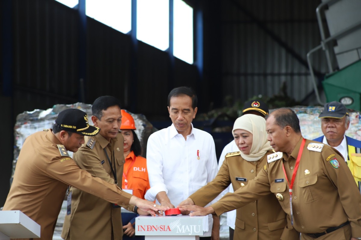 Presiden Joko Widodo (Jokowi) dalam kunjungan kerja di Kota Malang meresmikan Tempat Pembuangan Akhir (TPA) Supit Urang pada Kamis (14/12/2023). (Foto: Prokopim Pemkot Malang)
