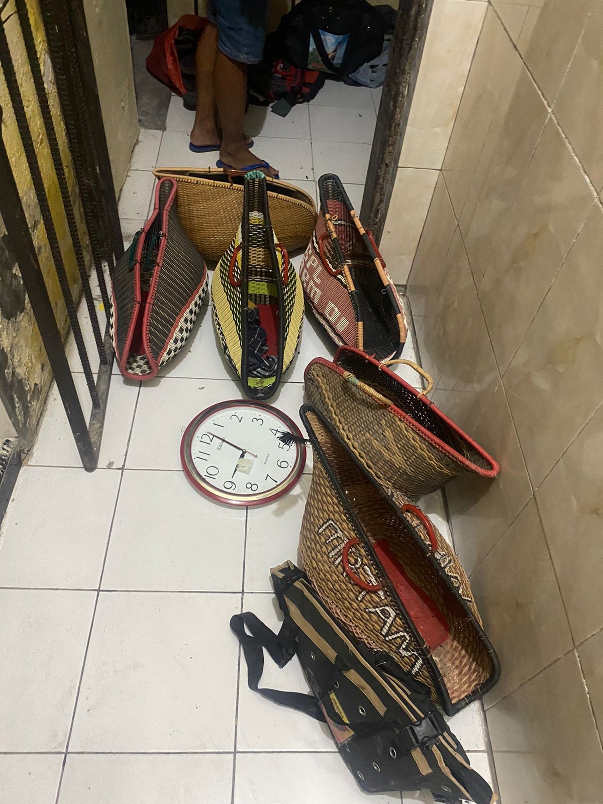 Sejumlah ayam jago yang menjadi barang bukti yang diamankan polisi. (Foto: Humas Polres Lamongan for jatimnow.com)