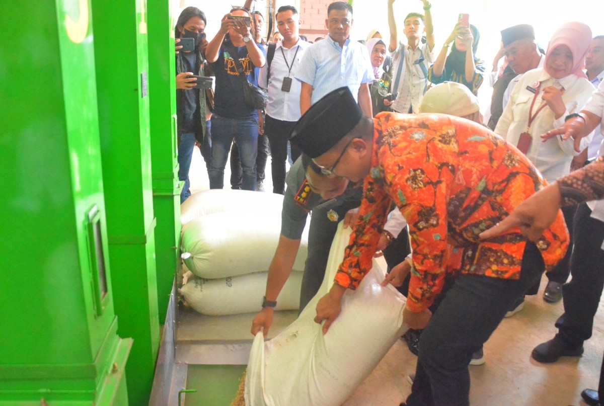 Jaga Ketahanan Pangan, Bupati Sidoarjo Resmikan Sarana Pengering dan Penggiling Padi