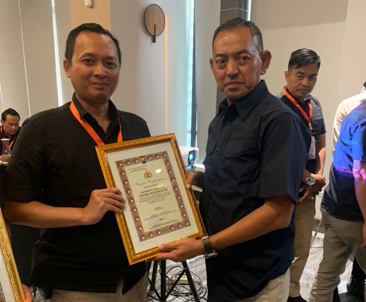 Satreskoba Polres Bangkalan terima penghargaan dari Polda Jatim (Foto: Iptu Kokoh for jatinnow.com)