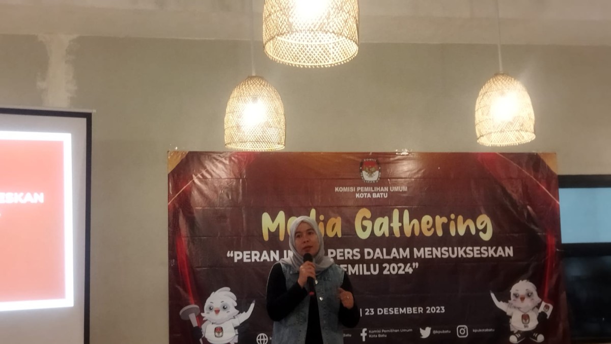 Para jurnalis mengikuti kegiatan Media Gathering "Peran Insan Pers Dalam Mensukseskan Pemilu 2024" yang diselenggarakan KPU Kota Batu. (Foto : Gerhana/jatimnow.com)
