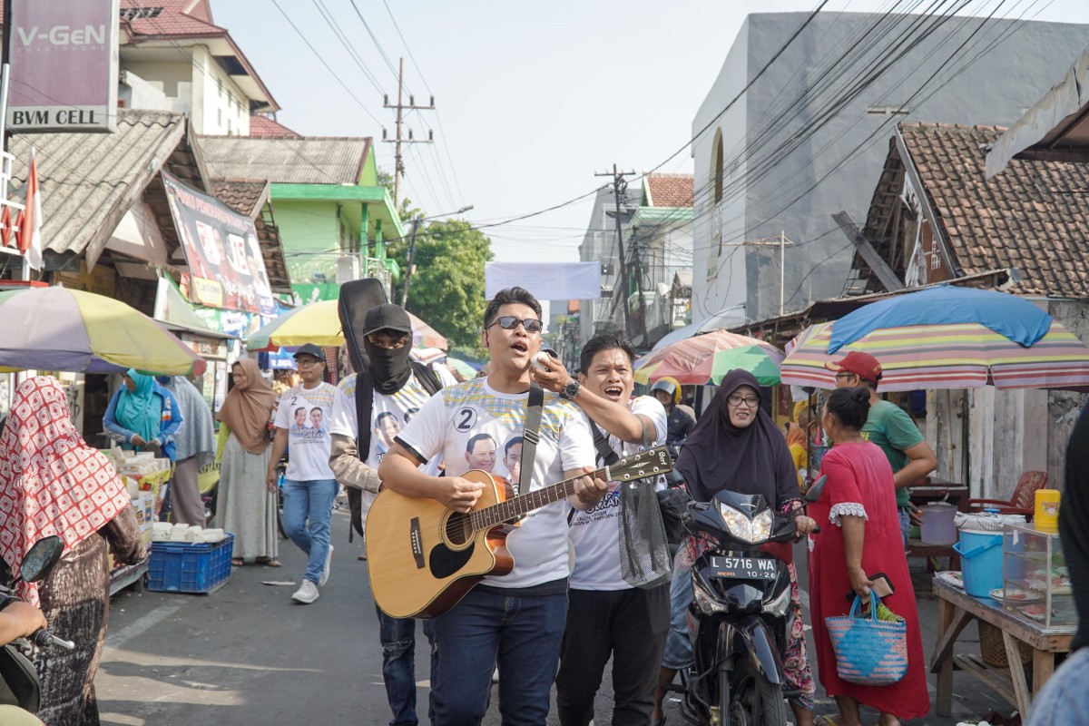 TKD Prabowo-Gibran Sedot Perhatian Pengunjung Pasar PPI Surabaya
