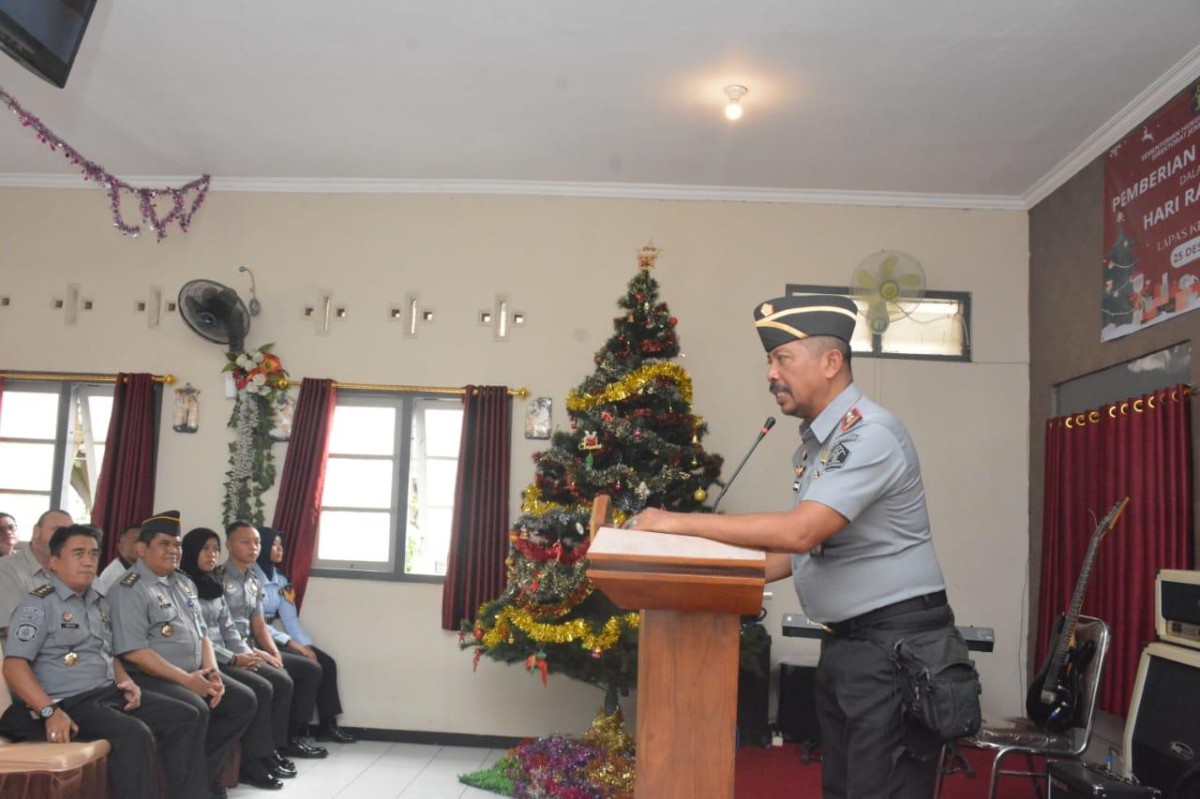 Kepala Lapas Kelas I Malang, Ketut Akbar Herry Achjar dalam acara penyerahan Remisi Khusus Hari Raya Natal Tahun 2023.  (Foto: Humas Lapas Kelas I Malang)