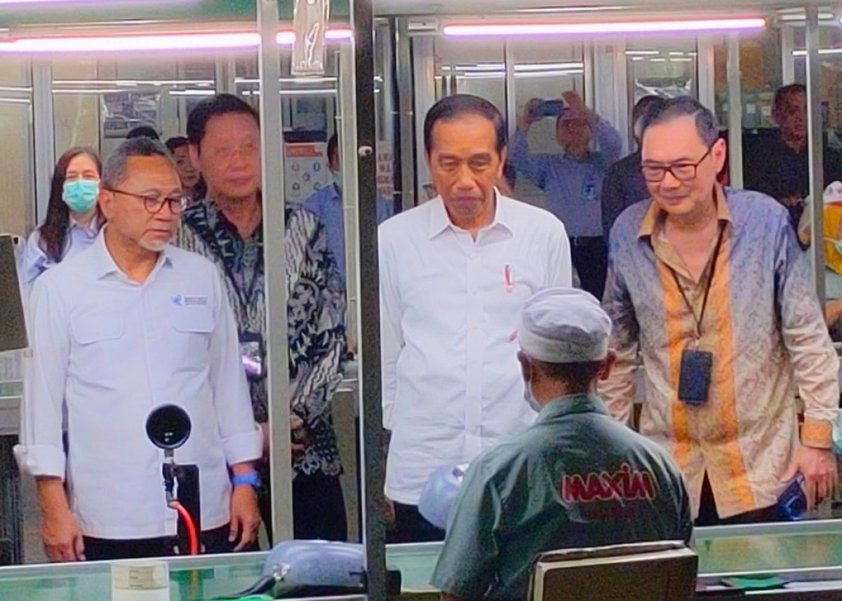 Jokowi saat mengunjungi PT Maspion 1 Sidoarjo. (Foto: Ahaddiini HM for jatimnow.com)