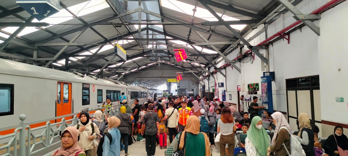 Kepadatan penumpang dari Stasiun Pasar Turi, Surabaya (foto: KAI for jatimnow.com)