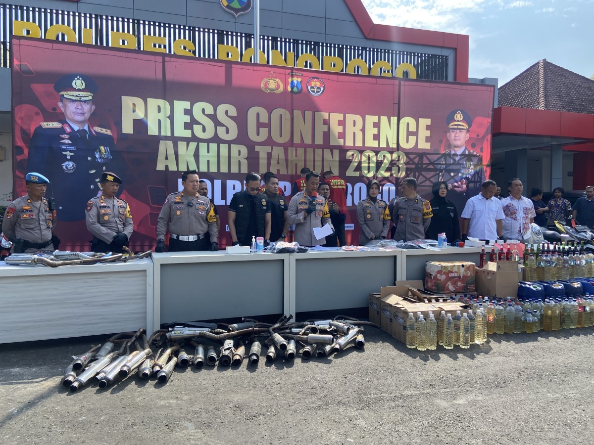 Press rilis Polres Ponorogo terkait aksi ganjal ATM. (Foto: Ahmad Fauzani/jatimnow.com)