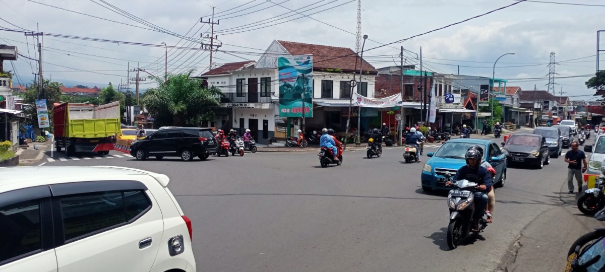 Pertigaan Pendem, Kota Batu beberapa waktu lalu. (Foto: Gerhana/jatimnow.com)